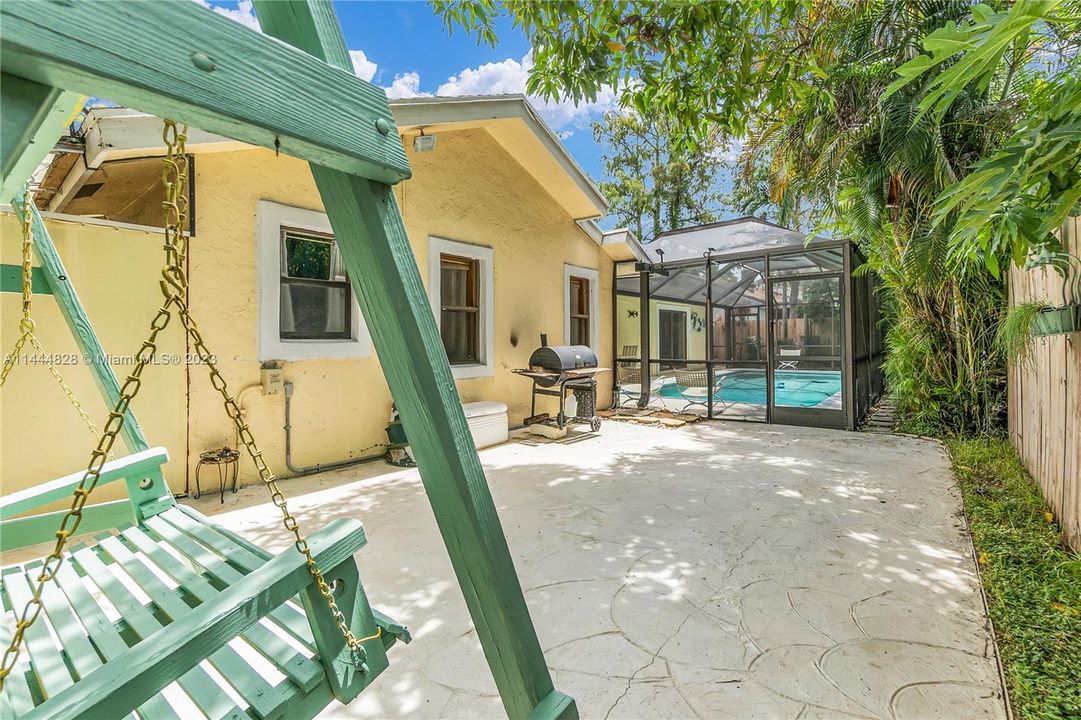 Recently Sold: $535,000 (3 beds, 2 baths, 2157 Square Feet)