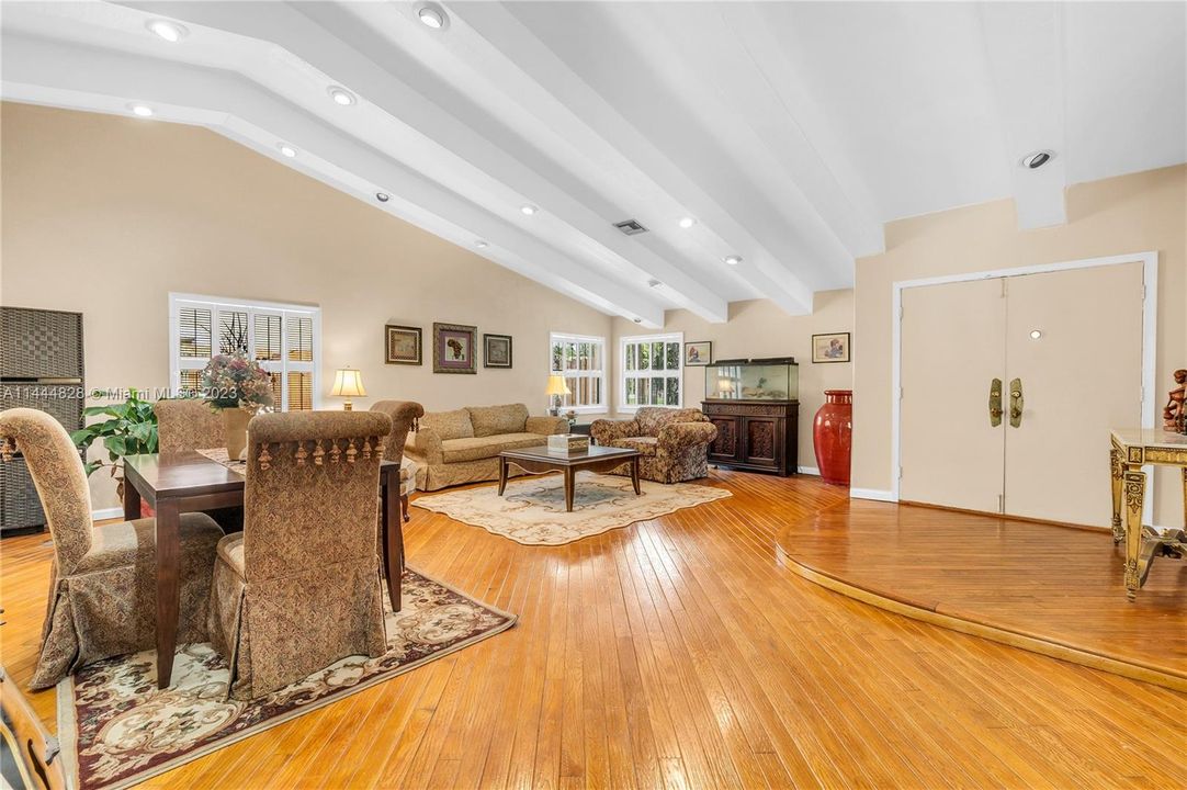 Recently Sold: $535,000 (3 beds, 2 baths, 2157 Square Feet)