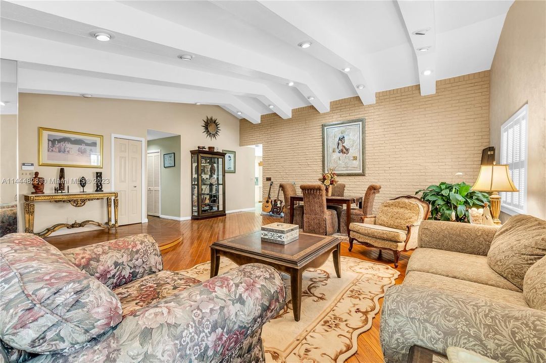 Recently Sold: $535,000 (3 beds, 2 baths, 2157 Square Feet)