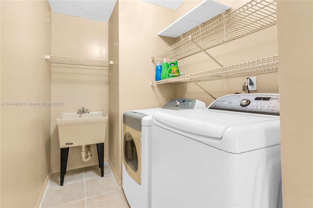 Recently Sold: $535,000 (3 beds, 2 baths, 2157 Square Feet)