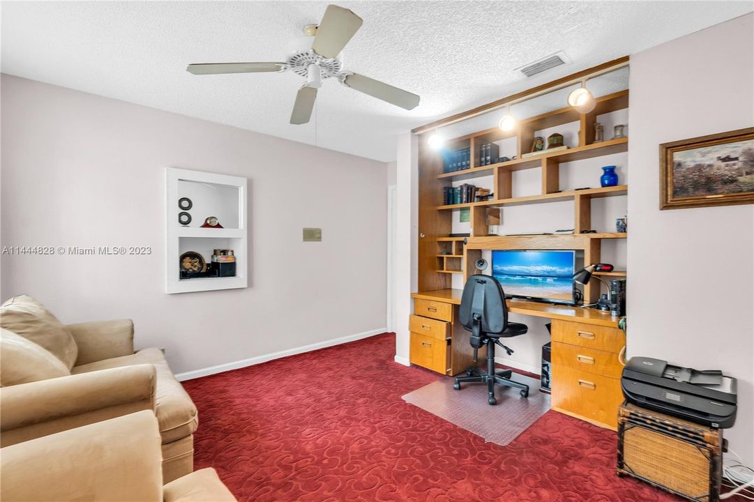 Recently Sold: $535,000 (3 beds, 2 baths, 2157 Square Feet)