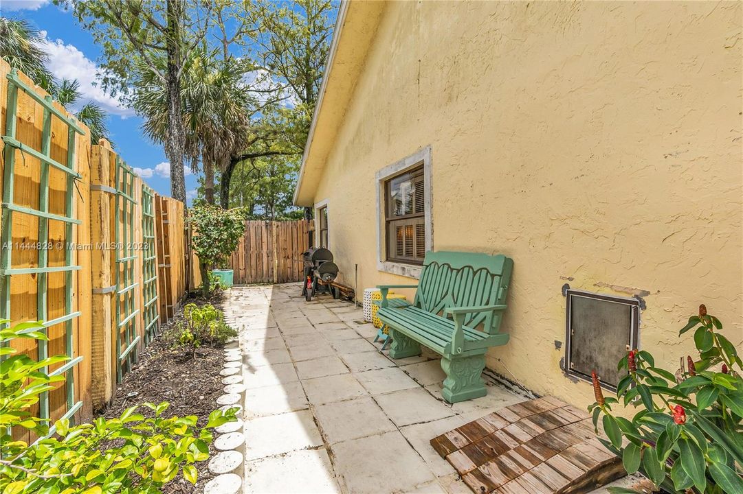 Recently Sold: $535,000 (3 beds, 2 baths, 2157 Square Feet)