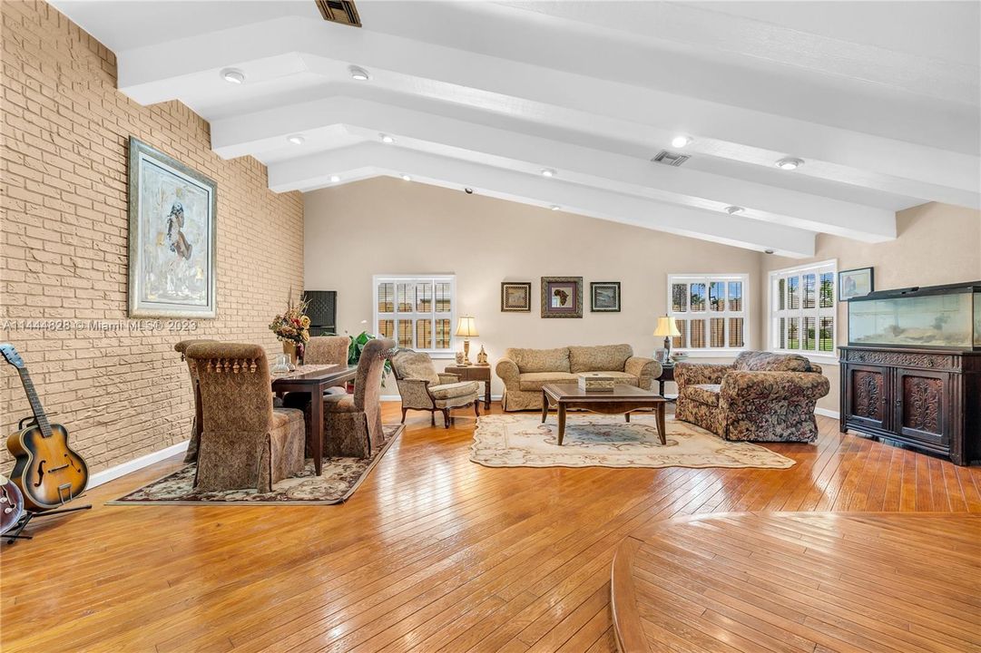 Recently Sold: $535,000 (3 beds, 2 baths, 2157 Square Feet)