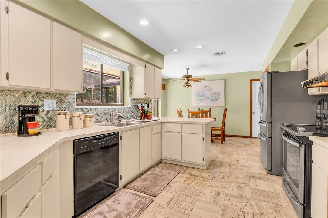 Recently Sold: $535,000 (3 beds, 2 baths, 2157 Square Feet)