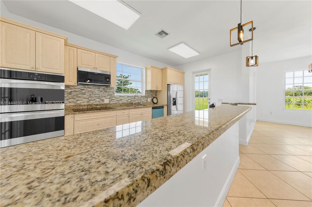 Recently Sold: $2,900,000 (3 beds, 3 baths, 2518 Square Feet)