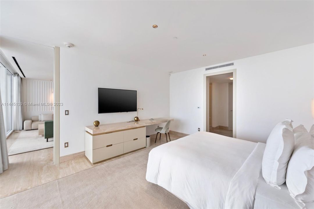 Recently Sold: $8,200,000 (1 beds, 2 baths, 1823 Square Feet)