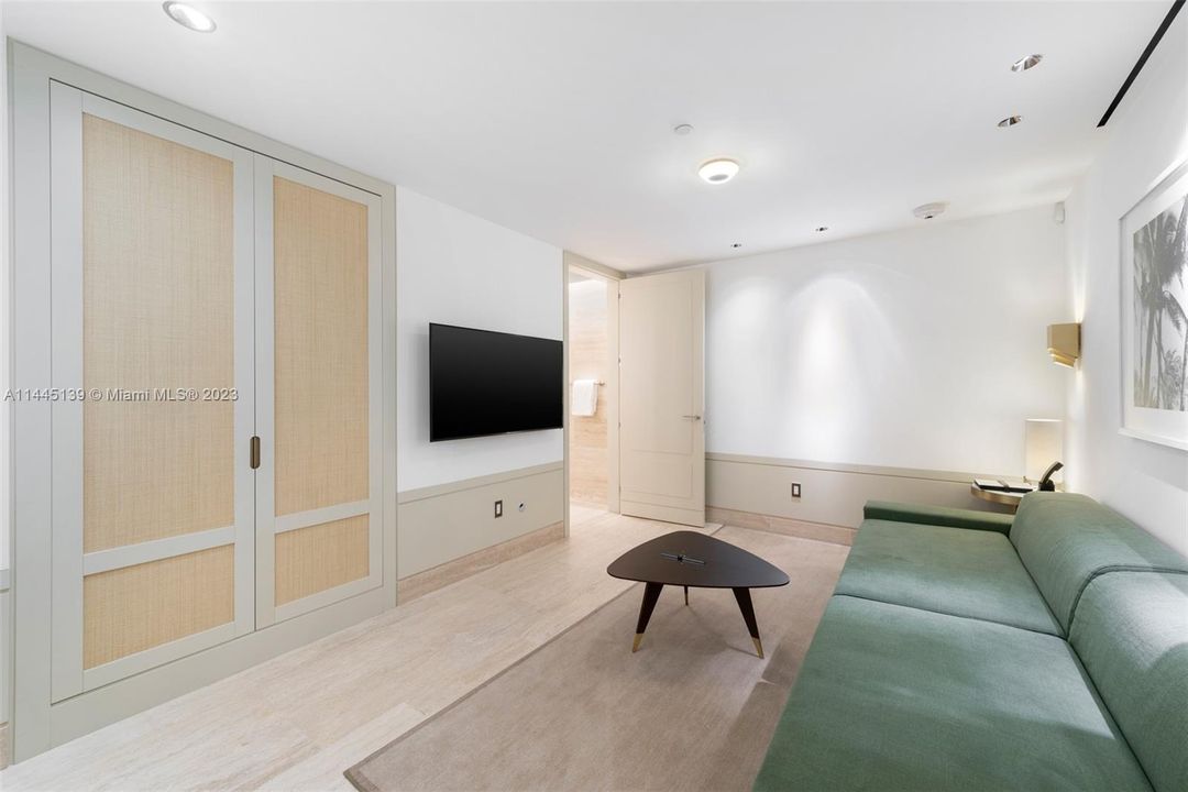 Recently Sold: $8,200,000 (1 beds, 2 baths, 1823 Square Feet)