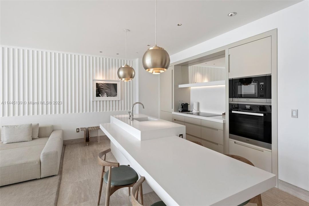 Recently Sold: $8,200,000 (1 beds, 2 baths, 1823 Square Feet)