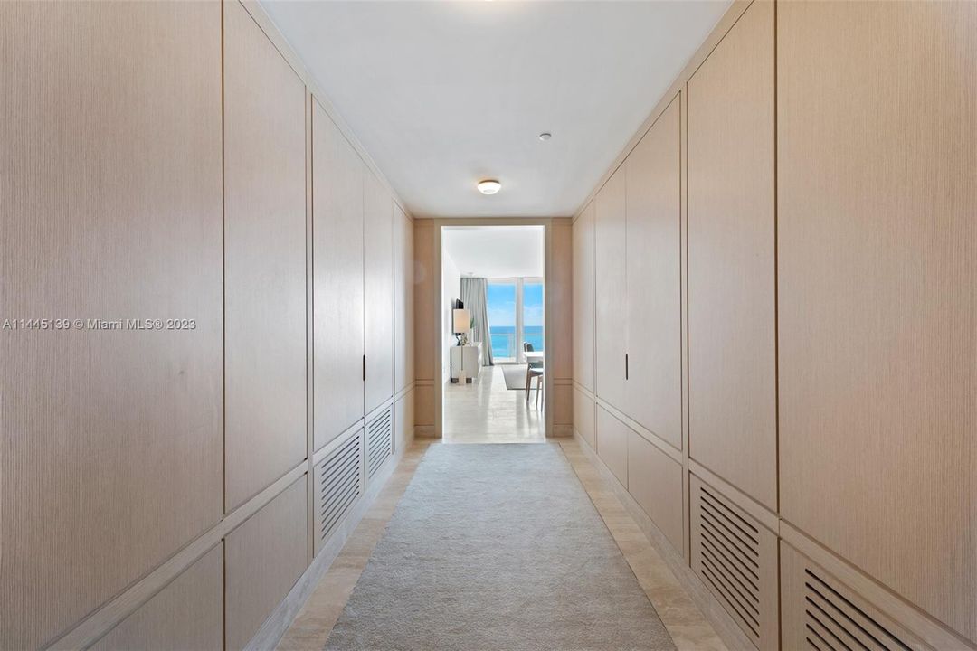 Recently Sold: $8,200,000 (1 beds, 2 baths, 1823 Square Feet)