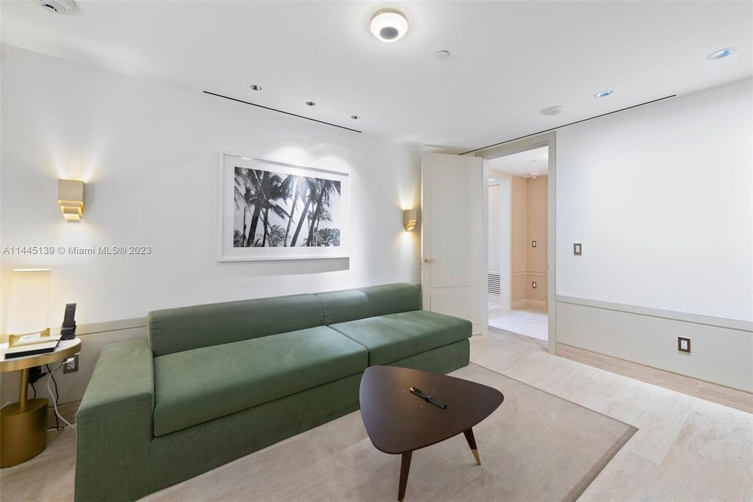 Recently Sold: $8,200,000 (1 beds, 2 baths, 1823 Square Feet)