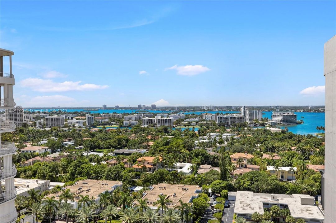 Recently Sold: $1,800,000 (3 beds, 3 baths, 2018 Square Feet)