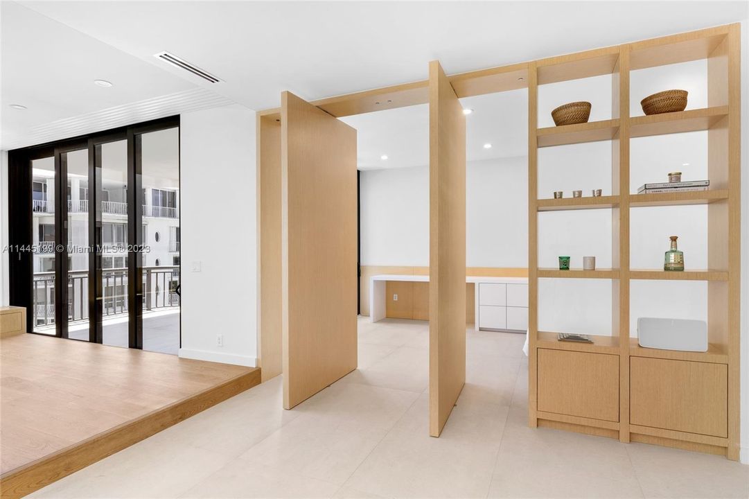 Recently Sold: $1,800,000 (3 beds, 3 baths, 2018 Square Feet)