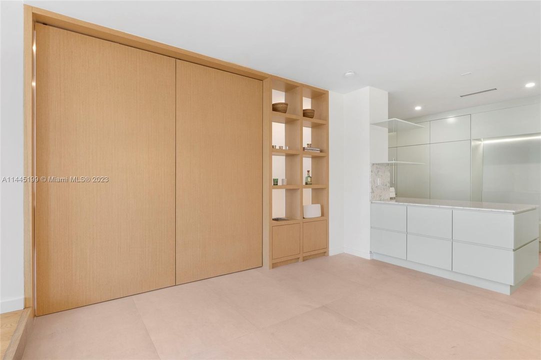 Recently Sold: $1,800,000 (3 beds, 3 baths, 2018 Square Feet)