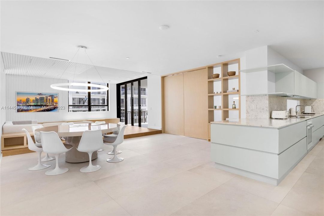 Recently Sold: $1,800,000 (3 beds, 3 baths, 2018 Square Feet)