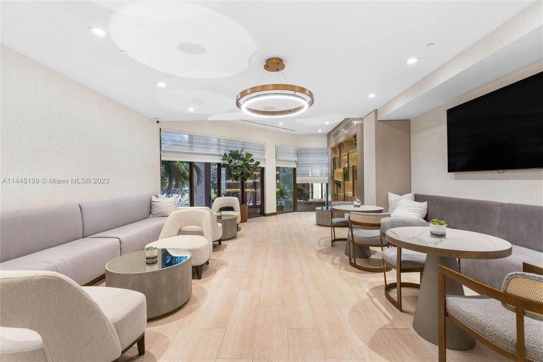 Recently Sold: $1,800,000 (3 beds, 3 baths, 2018 Square Feet)