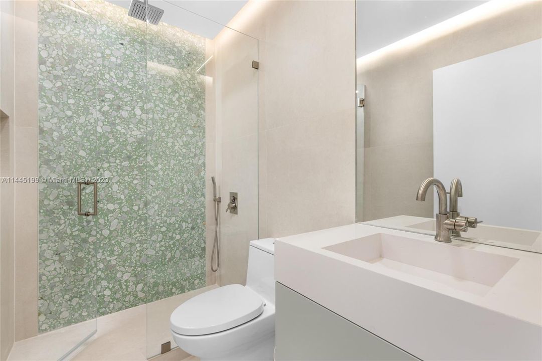 Recently Sold: $1,800,000 (3 beds, 3 baths, 2018 Square Feet)