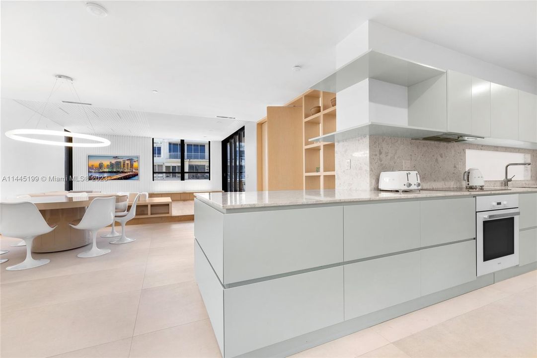 Recently Sold: $1,800,000 (3 beds, 3 baths, 2018 Square Feet)