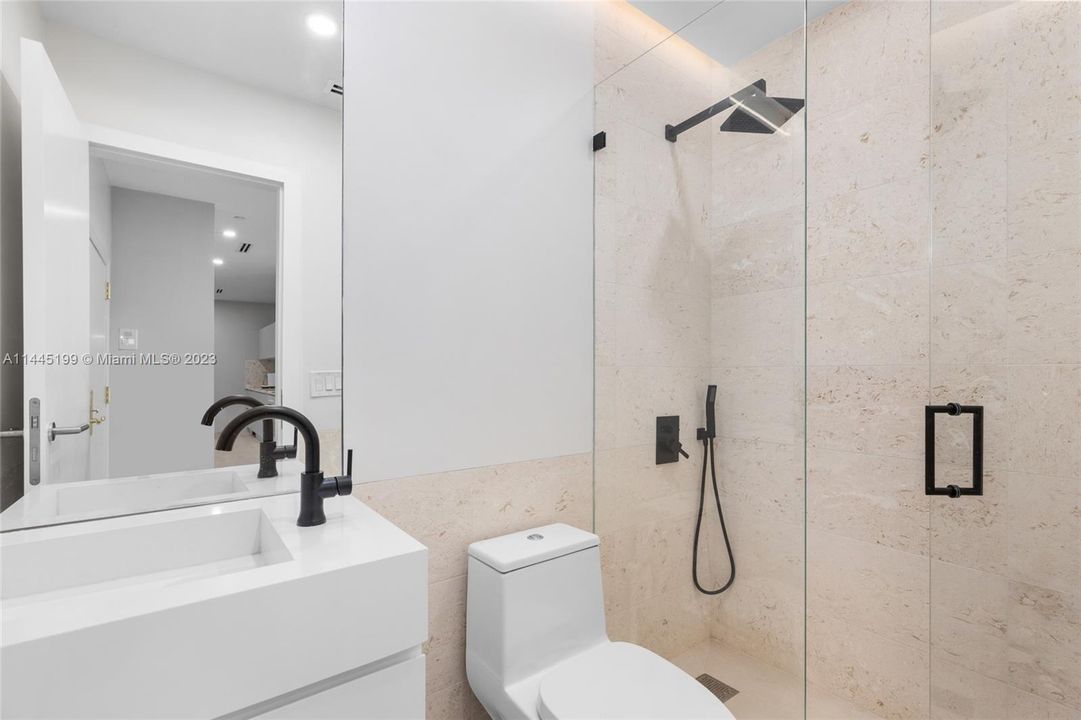 Recently Sold: $1,800,000 (3 beds, 3 baths, 2018 Square Feet)