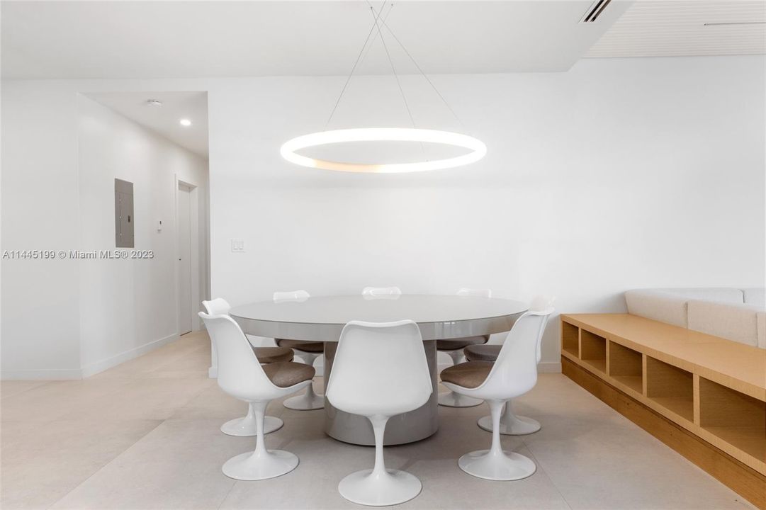 Recently Sold: $1,800,000 (3 beds, 3 baths, 2018 Square Feet)