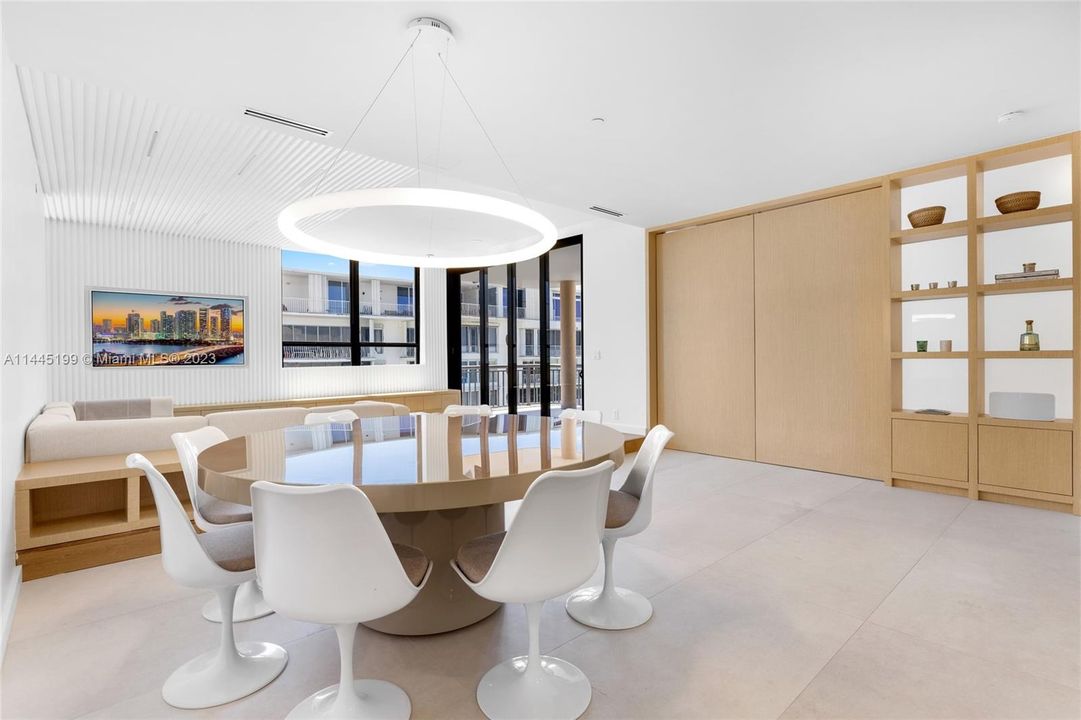 Recently Sold: $1,800,000 (3 beds, 3 baths, 2018 Square Feet)