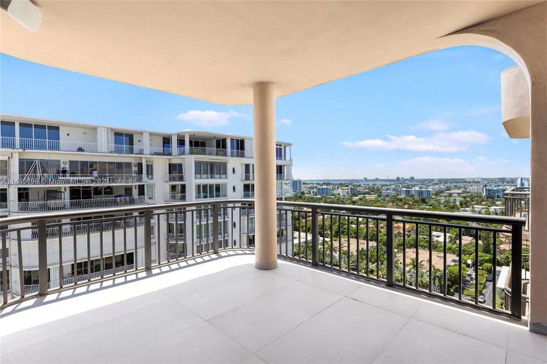 Recently Sold: $1,800,000 (3 beds, 3 baths, 2018 Square Feet)