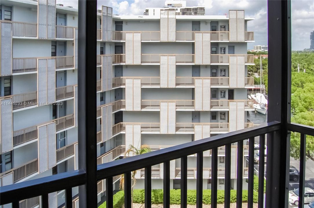 Recently Sold: $235,000 (1 beds, 1 baths, 741 Square Feet)