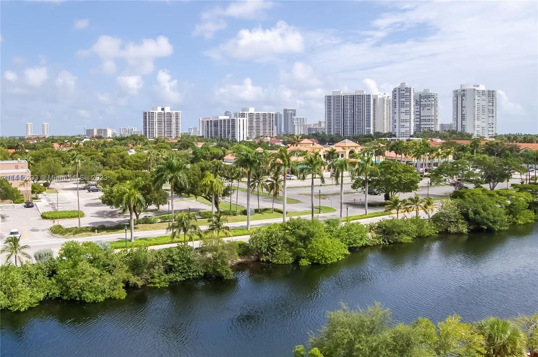 Recently Sold: $235,000 (1 beds, 1 baths, 741 Square Feet)