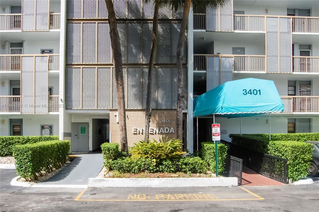 Recently Sold: $235,000 (1 beds, 1 baths, 741 Square Feet)