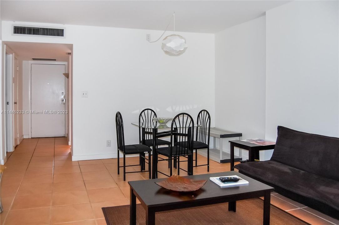 Recently Sold: $235,000 (1 beds, 1 baths, 741 Square Feet)