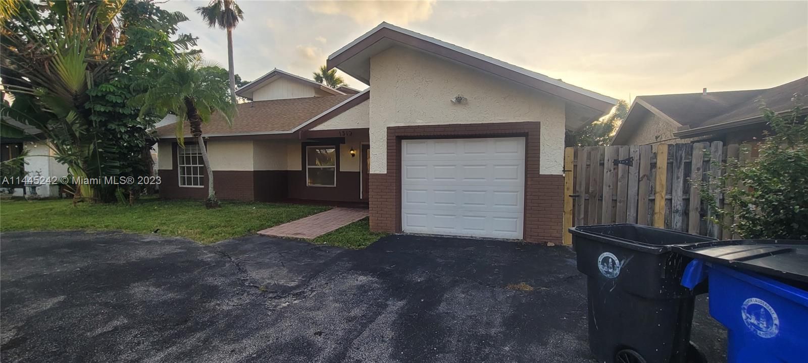 Recently Sold: $489,900 (4 beds, 3 baths, 2082 Square Feet)