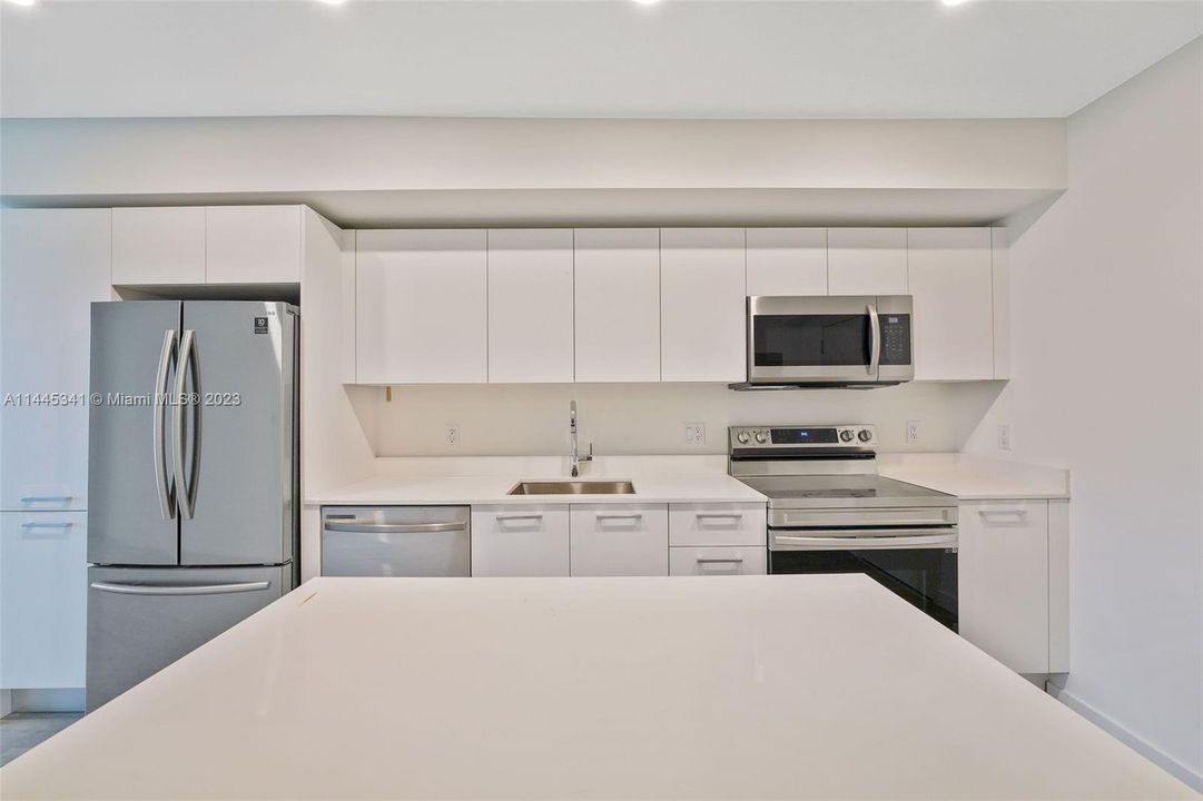 Recently Rented: $3,678 (1 beds, 1 baths, 756 Square Feet)