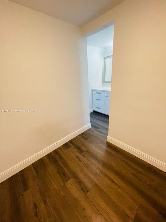 For Sale: $239,000 (1 beds, 1 baths, 865 Square Feet)