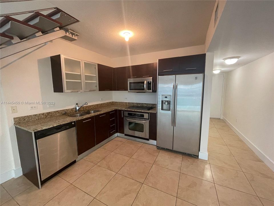 Recently Rented: $3,000 (1 beds, 1 baths, 987 Square Feet)