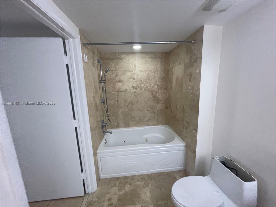 最近租的: $3,000 (1 贝兹, 1 浴室, 987 平方英尺)