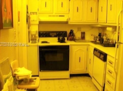 For Sale: $210,000 (1 beds, 1 baths, 728 Square Feet)