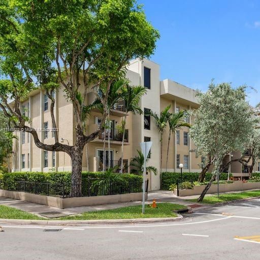 Recently Sold: $479,000 (2 beds, 2 baths, 1000 Square Feet)