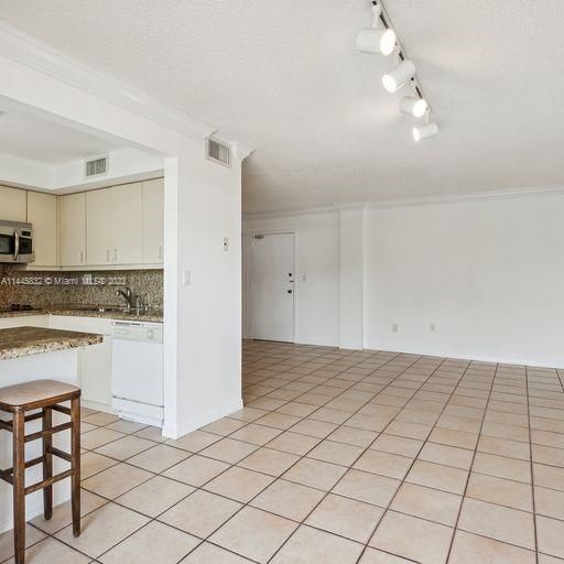 Recently Sold: $479,000 (2 beds, 2 baths, 1000 Square Feet)