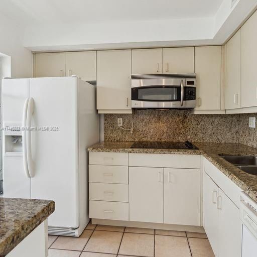 Recently Sold: $479,000 (2 beds, 2 baths, 1000 Square Feet)