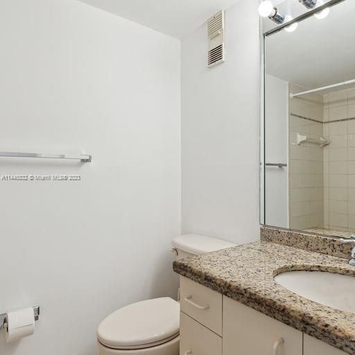 Guest bathroom - tub/shower