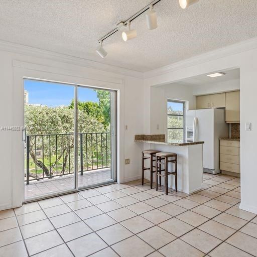 Recently Sold: $479,000 (2 beds, 2 baths, 1000 Square Feet)