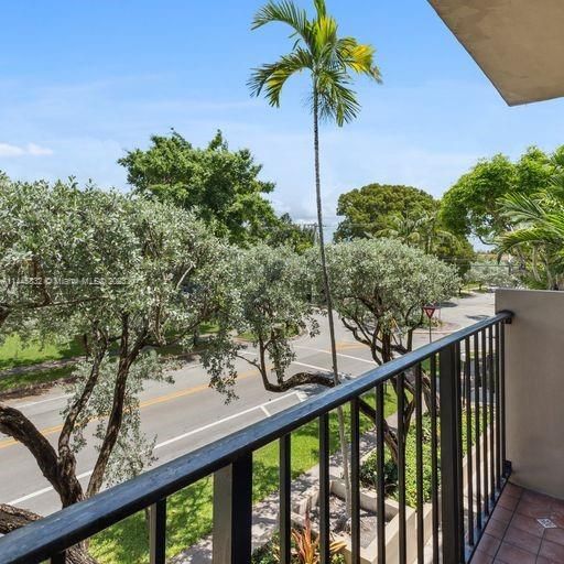 Recently Sold: $479,000 (2 beds, 2 baths, 1000 Square Feet)