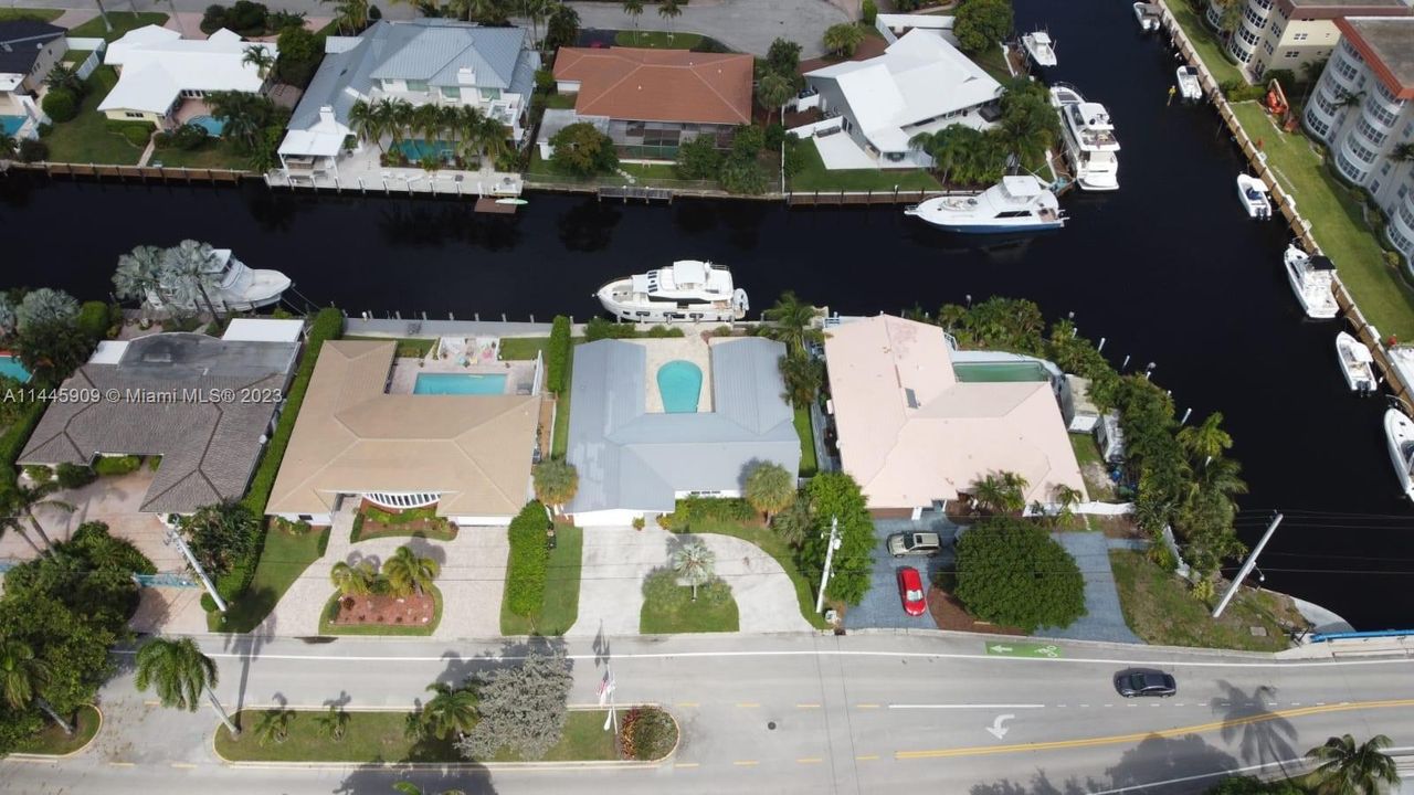 Recently Rented: $8,500 (3 beds, 3 baths, 2408 Square Feet)