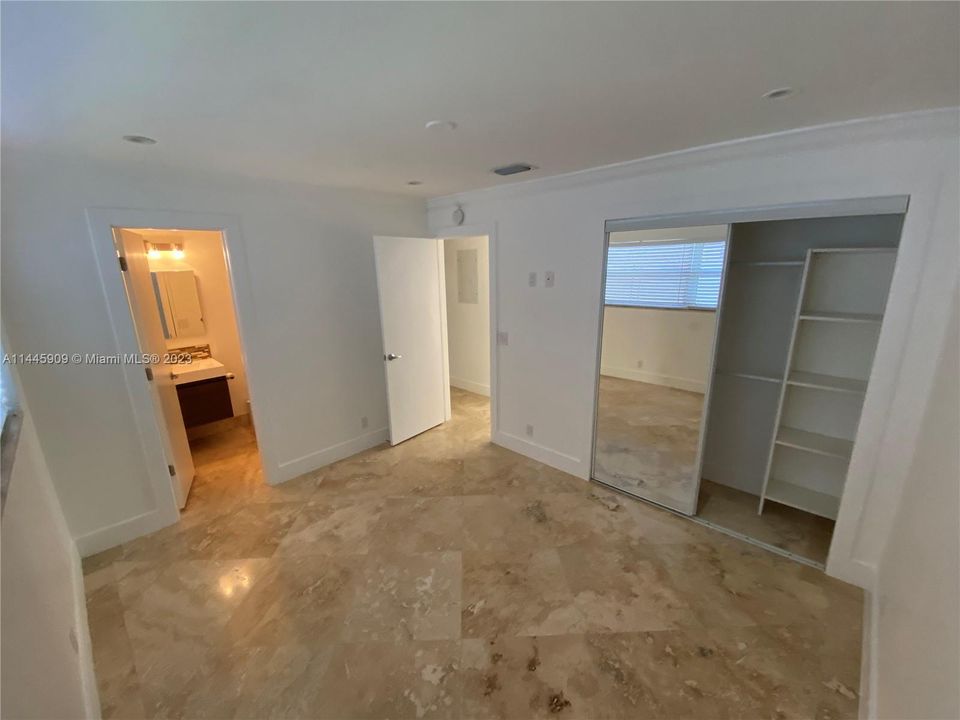 Recently Rented: $8,500 (3 beds, 3 baths, 2408 Square Feet)