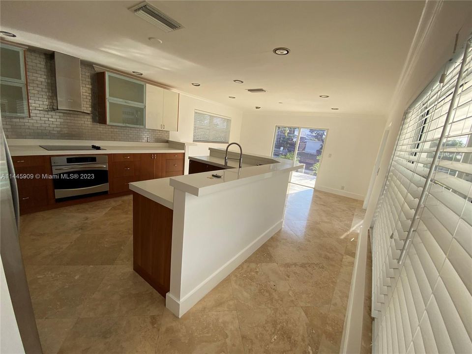 Recently Rented: $8,500 (3 beds, 3 baths, 2408 Square Feet)