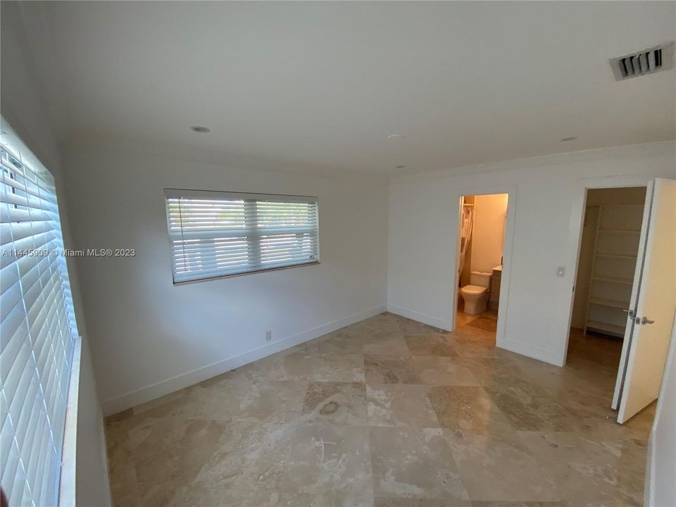 Recently Rented: $8,500 (3 beds, 3 baths, 2408 Square Feet)