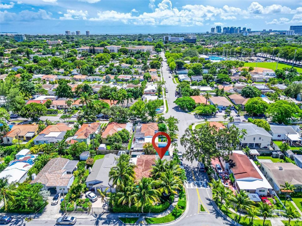 Недавно продано: $615,000 (2 спален, 1 ванн, 1133 Квадратных фут)