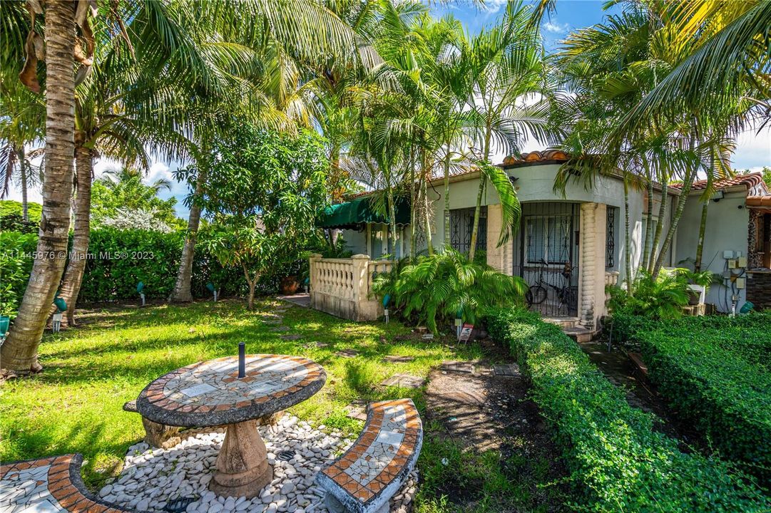 Недавно продано: $615,000 (2 спален, 1 ванн, 1133 Квадратных фут)