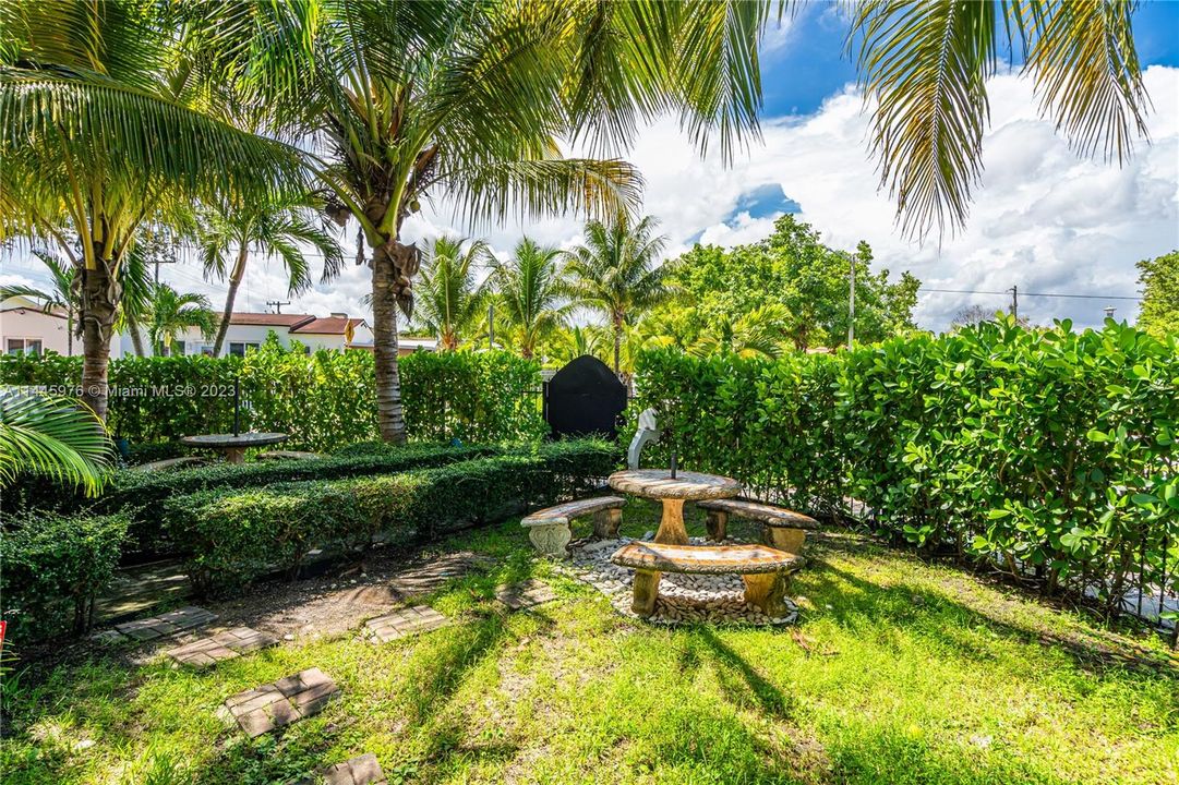 Недавно продано: $615,000 (2 спален, 1 ванн, 1133 Квадратных фут)