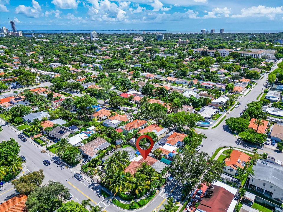 Недавно продано: $615,000 (2 спален, 1 ванн, 1133 Квадратных фут)