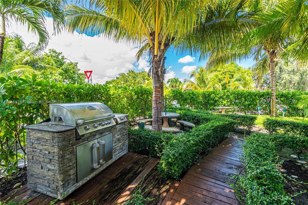 Недавно продано: $615,000 (2 спален, 1 ванн, 1133 Квадратных фут)